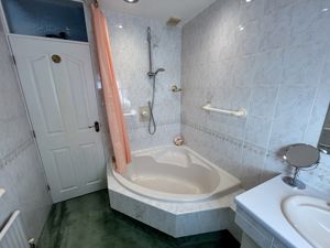 Photo 16- click for photo gallery